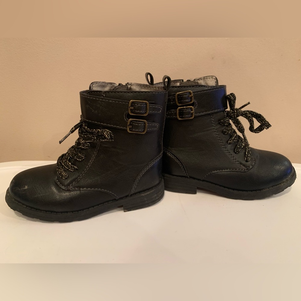 Girls Fashion Boots. Size 9. Gold Glitter Laces